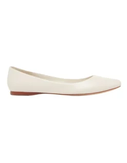 Nine West Speakup Flats In Ivory